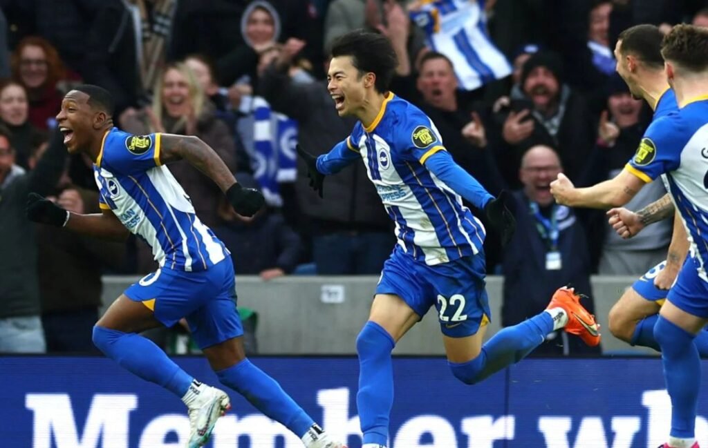 kaouru mitoma en un partido con el brighton